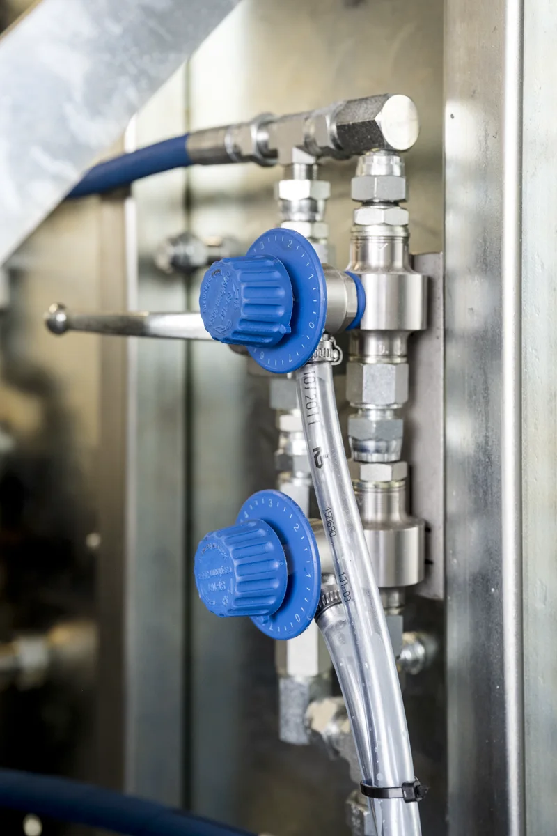 Vannes et raccords en acier inoxydable d'un circuit de production de vapeur
